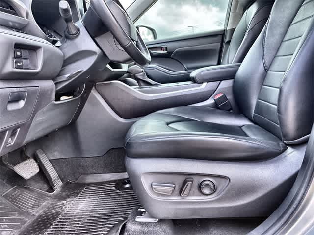 Thumbnail: 2023 Toyota Highlander - 18