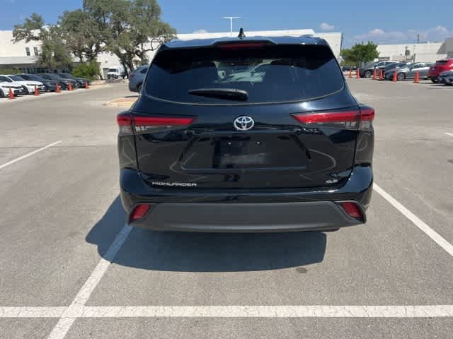 Thumbnail: 2023 Toyota Highlander - 4