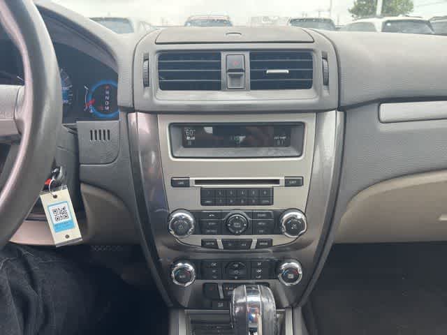 Thumbnail: 2011 Ford Fusion - 18