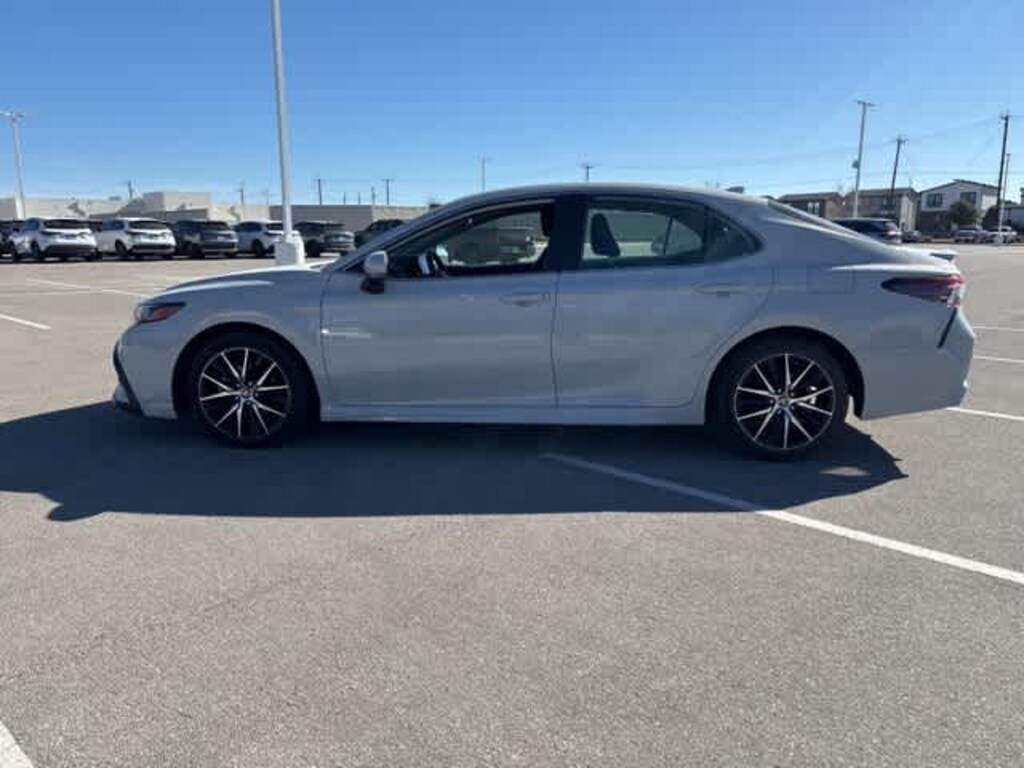 Used 2022 Toyota Camry SE Sedan