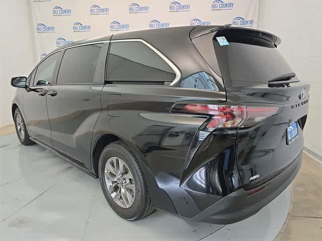 Thumbnail: 2023 Toyota Sienna - 4