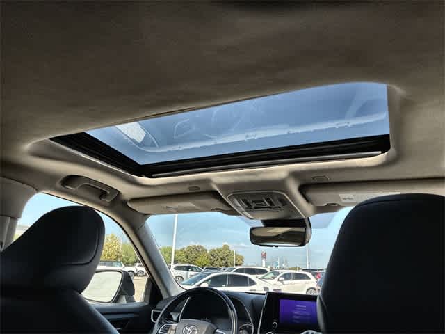 Thumbnail: 2023 Toyota Highlander - 23