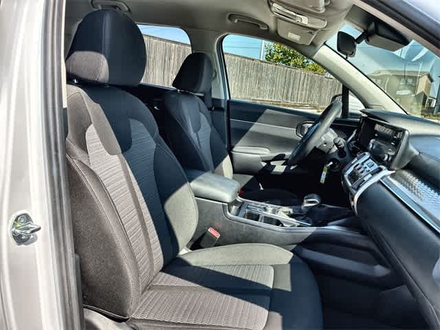 Thumbnail: 2023 Kia Sorento - 22