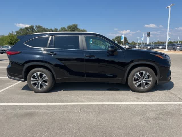 Thumbnail: 2023 Toyota Highlander - 6