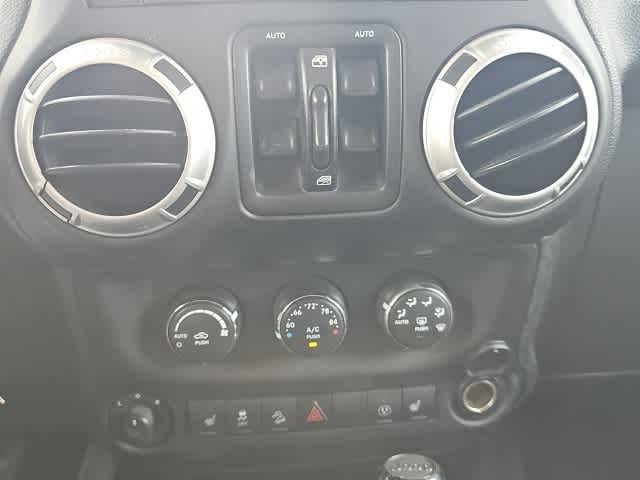 Thumbnail: 2016 Jeep Wrangler - 18