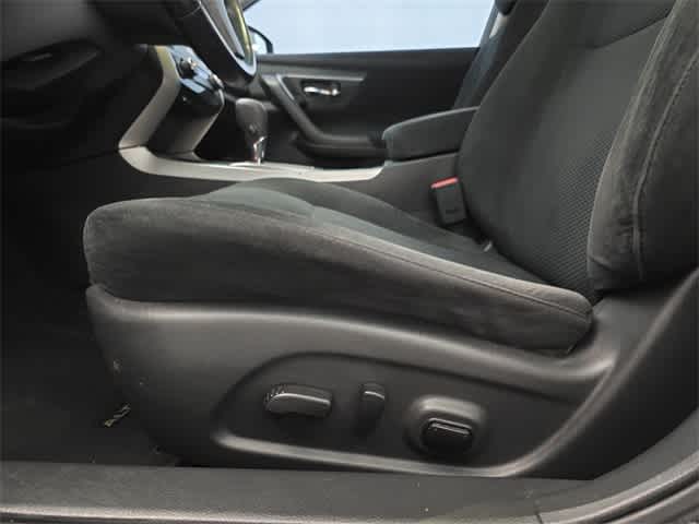 Thumbnail: 2015 Nissan Altima - 18