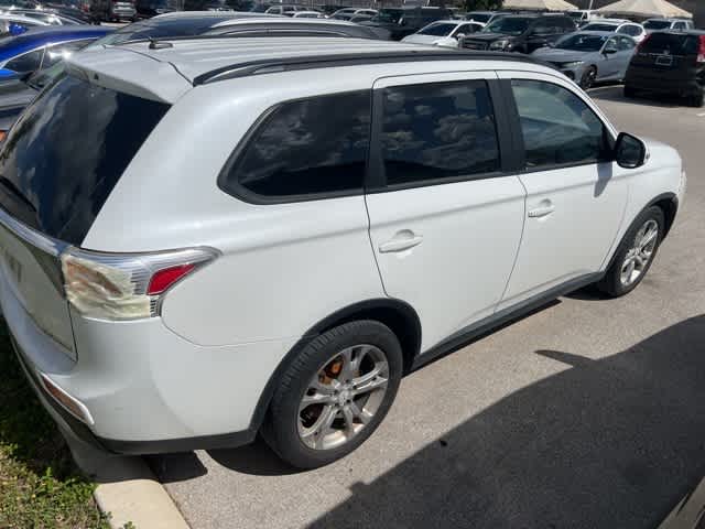 Thumbnail: 2015 Mitsubishi Outlander - 7