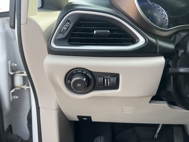 2018 Chrysler Pacifica Touring L 10