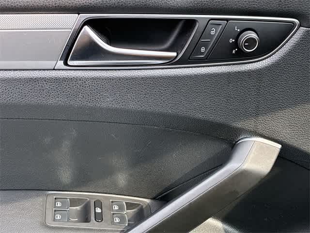 Thumbnail: 2017 Volkswagen Passat - 37