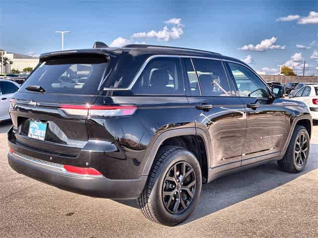 Thumbnail: 2023 Jeep Grand Cherokee - 6