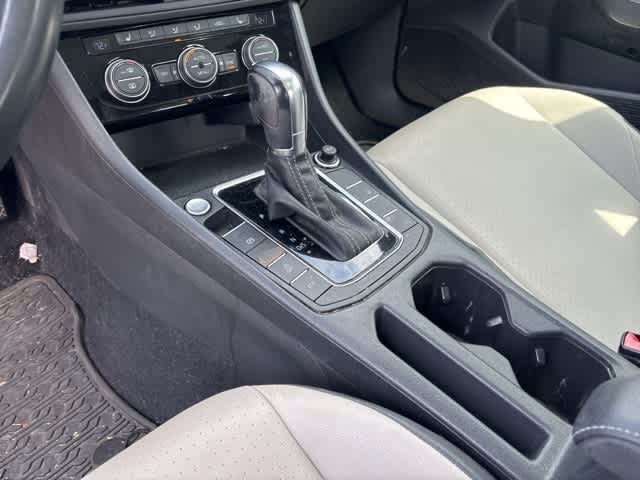 Thumbnail: 2019 Volkswagen Jetta - 16