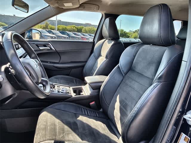 Thumbnail: 2023 Mitsubishi Outlander - 17