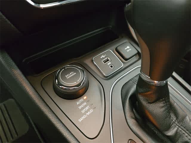 Thumbnail: 2021 Jeep Cherokee - 34