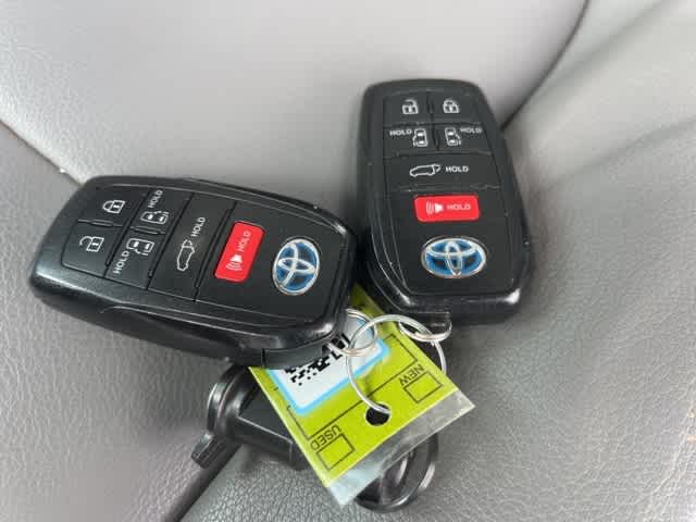 Thumbnail: 2021 Toyota Sienna - 24