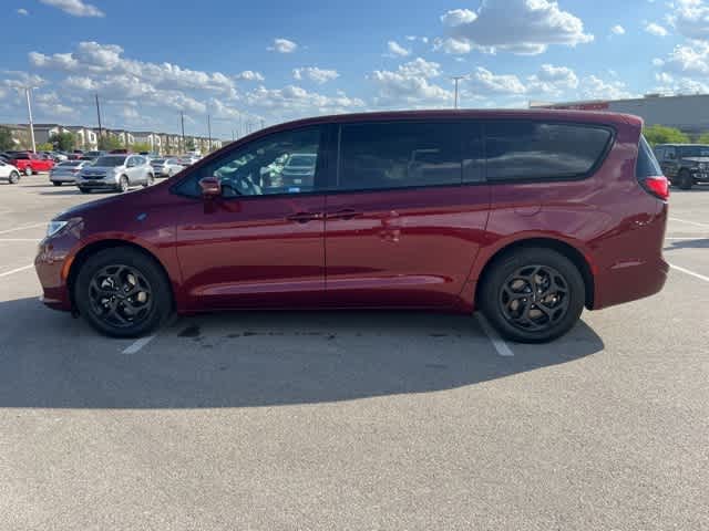 2022 Chrysler Pacifica Hybrid Touring L photo 2