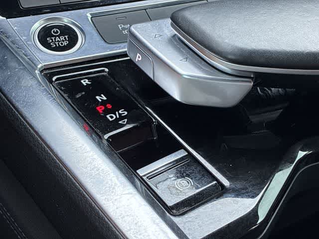 Thumbnail: 2022 Audi e-tron S - 35