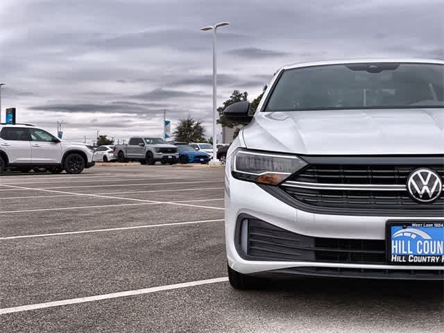 Thumbnail: 2023 Volkswagen Jetta - 10