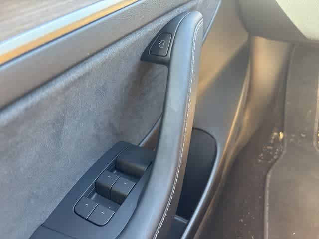 Thumbnail: 2023 Tesla Model 3 - 11