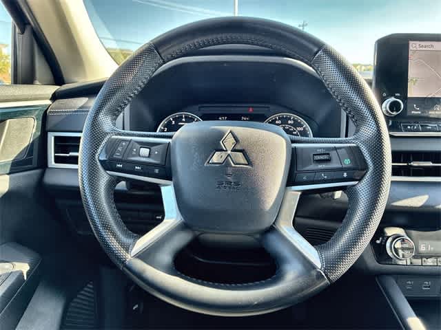 Thumbnail: 2023 Mitsubishi Outlander - 23