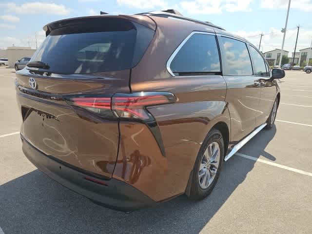 Thumbnail: 2022 Toyota Sienna - 5
