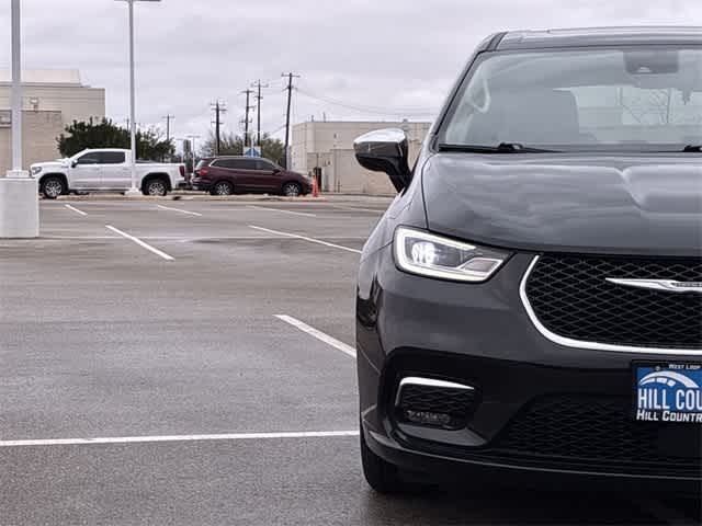 Thumbnail: 2023 Chrysler Pacifica - 10