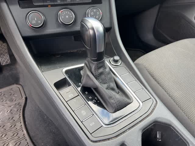 Thumbnail: 2019 Volkswagen Jetta - 15