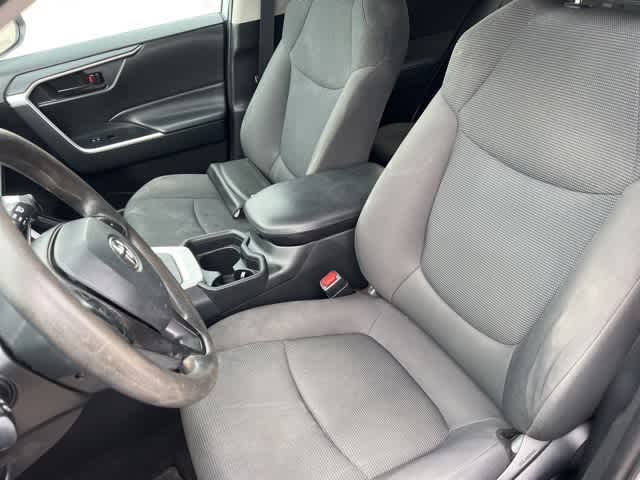 Thumbnail: 2021 Toyota RAV4 - 23