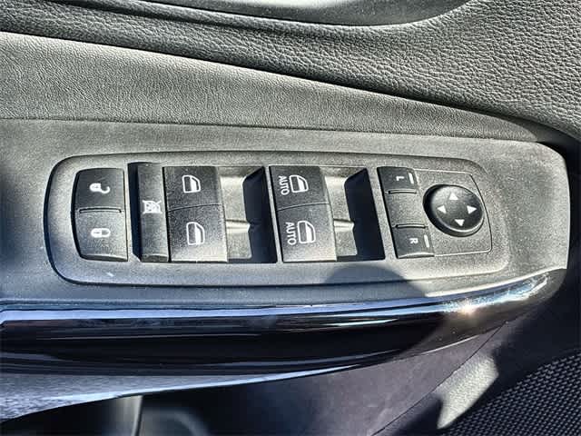 Thumbnail: 2023 Jeep Cherokee - 38