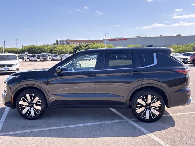 Thumbnail: 2025 Mitsubishi Outlander - 3