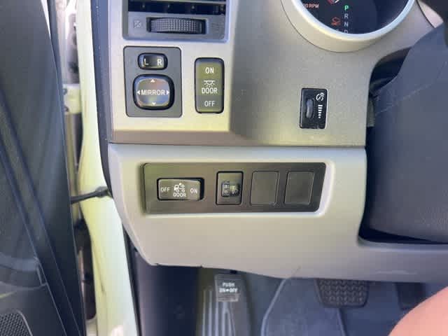 Thumbnail: 2011 Toyota Tundra - 10