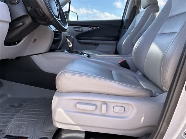 Thumbnail: 2019 Honda Ridgeline - 18