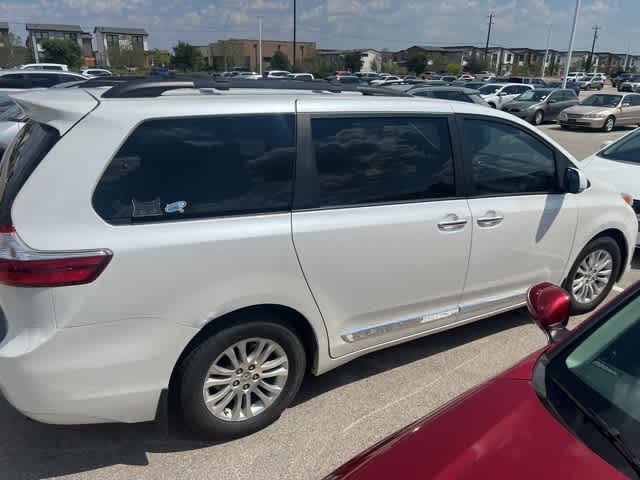 Thumbnail: 2015 Toyota Sienna - 6