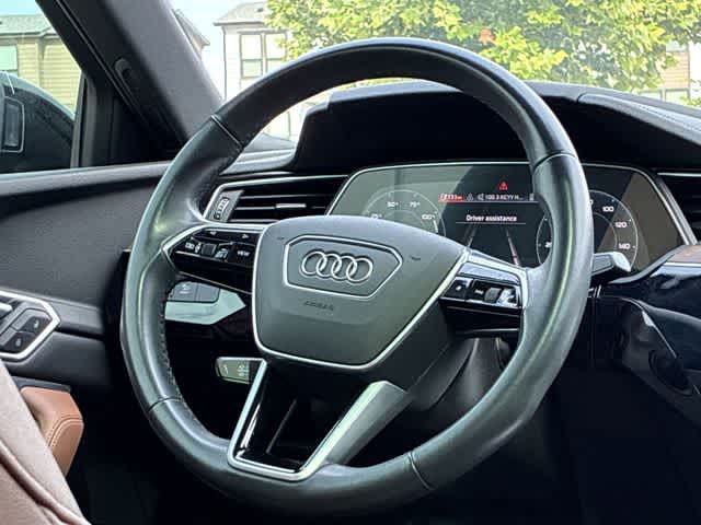 Thumbnail: 2022 Audi e-tron S - 25