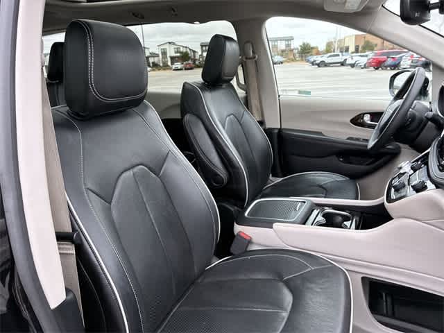 Thumbnail: 2023 Chrysler Pacifica - 24