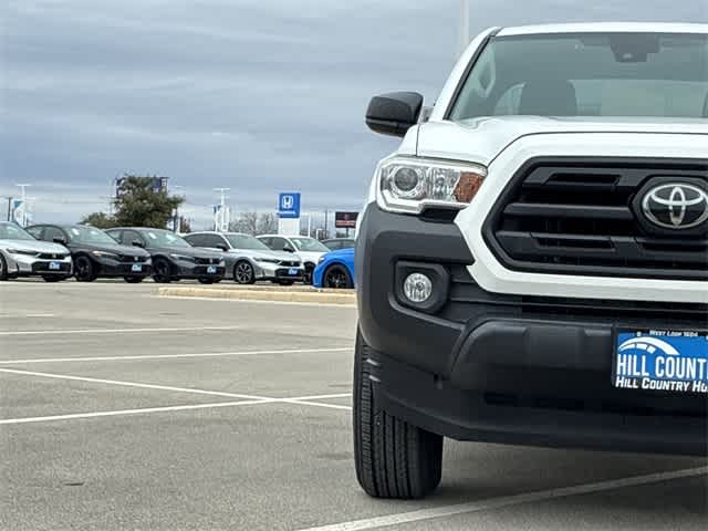 Thumbnail: 2019 Toyota Tacoma - 10