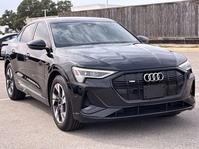 Thumbnail: 2022 Audi e-tron S - 8