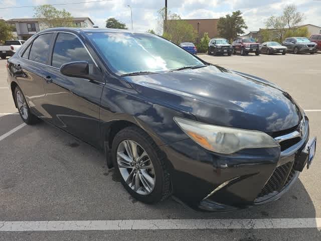2017 Toyota Camry SE photo 3