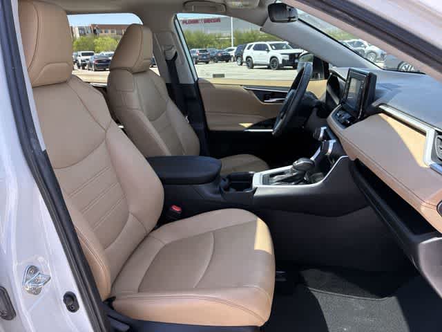 Thumbnail: 2021 Toyota RAV4 - 24