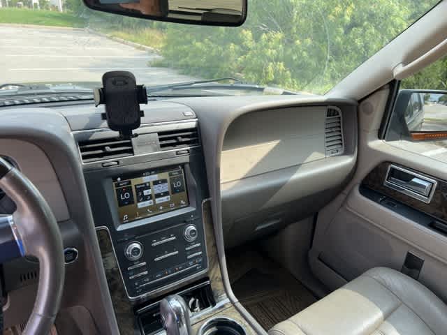 Thumbnail: 2016 Lincoln Navigator - 18