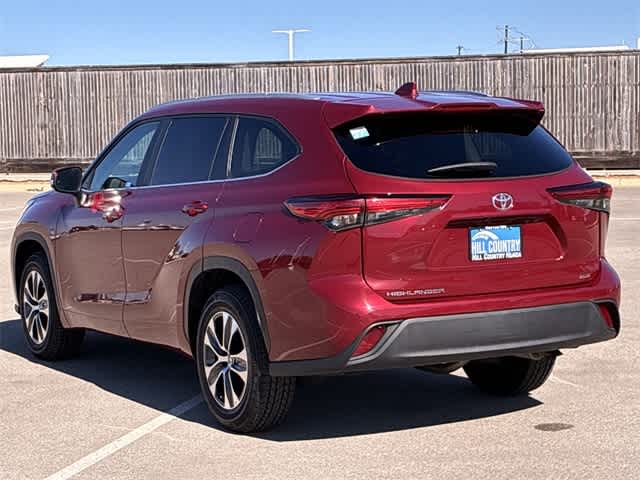 Thumbnail: 2023 Toyota Highlander - 4