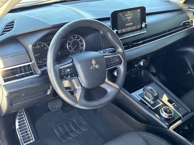 Thumbnail: 2022 Mitsubishi Outlander - 2