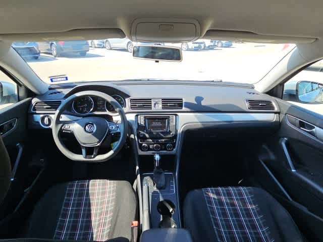 Thumbnail: 2017 Volkswagen Passat - 12