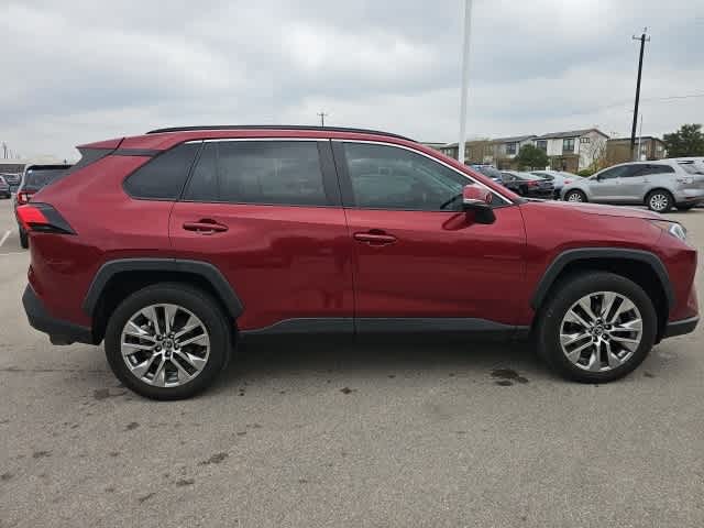 2019 Toyota RAV4 XLE Premium photo 4