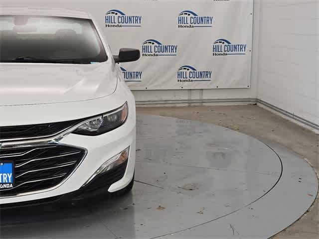 Thumbnail: 2022 Chevrolet Malibu - 11