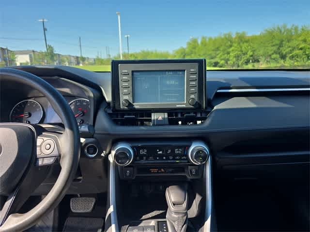 2021 Toyota RAV4 XLE 28