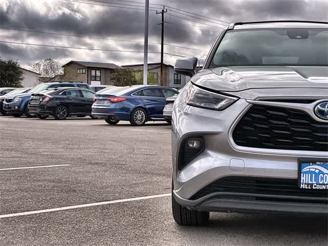 Thumbnail: 2023 Toyota Highlander - 10