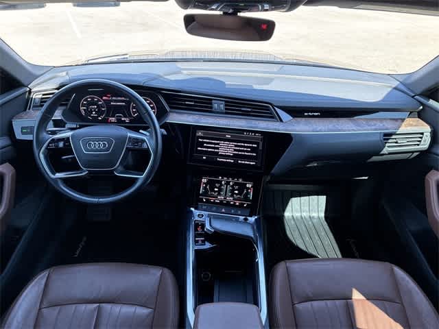 Thumbnail: 2022 Audi e-tron - 16