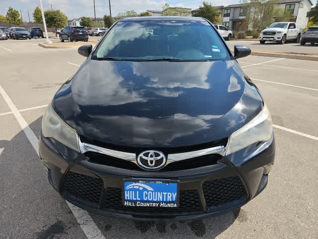 2017 Toyota Camry SE photo 2