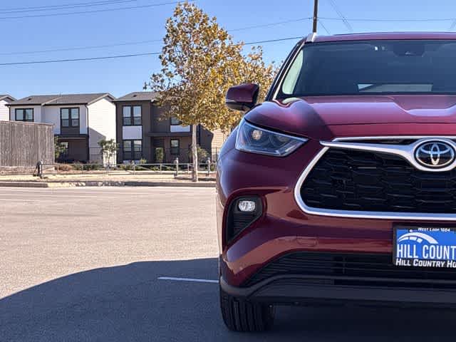 Thumbnail: 2023 Toyota Highlander - 10