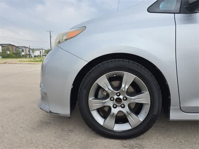 2013 Toyota Sienna SE 14